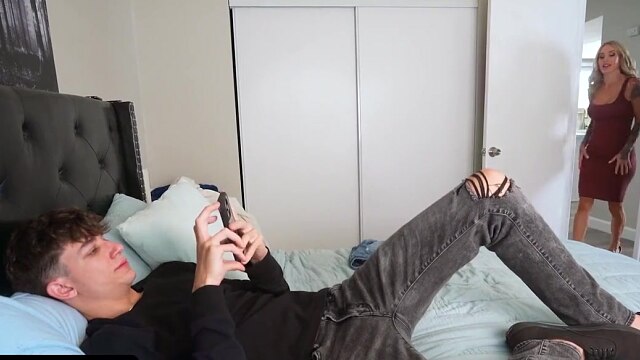 Step Mom Thinks Her Stepson Should Stop Going Out With Sluts And Find A Real GF (MYLF)